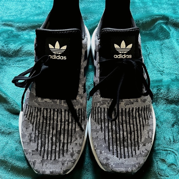 Adidas SWIFT RUN 1.0 SHOES - Picture 3 of 5